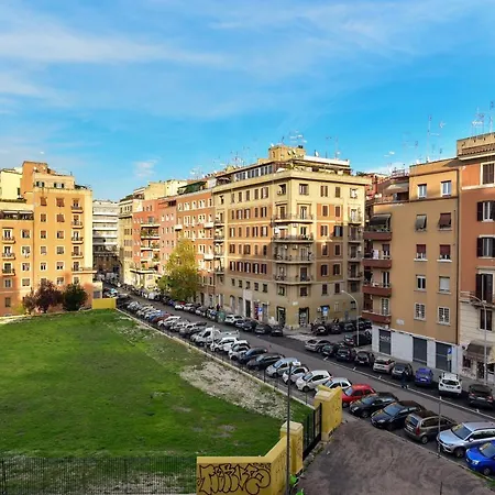 Classic Apartment In Re Di Roma Near The Metro-3